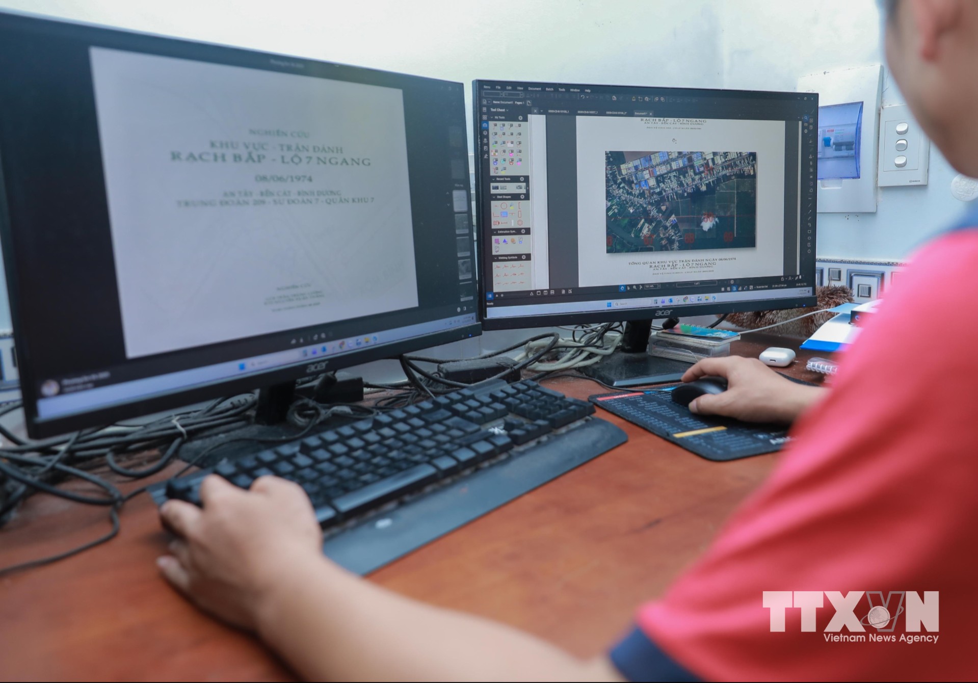 Nhờ nguồn thông tin quý báu từ kyvatkhangchien.com, cùng tâm huyết của các cựu chiến binh vận dụng kiến thức, kinh nghiệm vào kỹ thuật khử sai số, định vị chính xác và sự phối hợp của các cơ quan chính sách, hành trình tìm kiếm nhiều liệt sĩ thất lạc đã dần sáng tỏ sau hơn nửa thế kỷ chờ đợi. (Ảnh: Phan Phương/TTXVN)